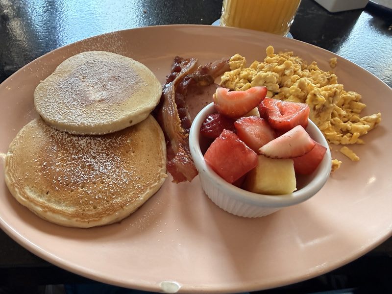 Santo Brunch food