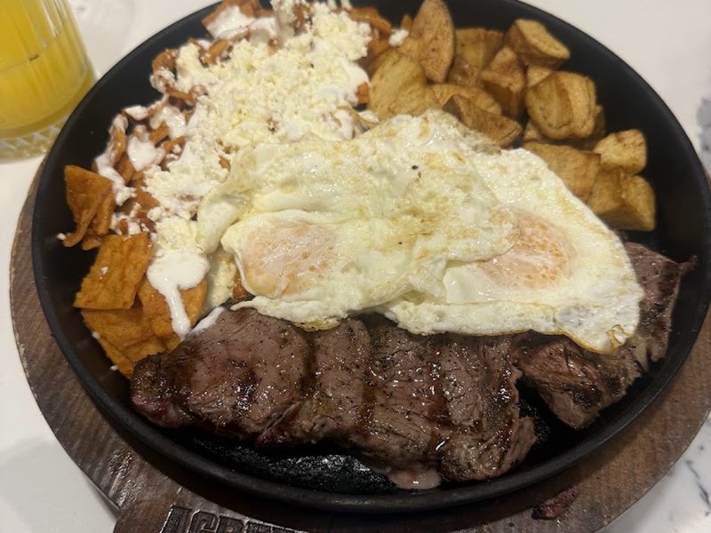 Santo Brunch food