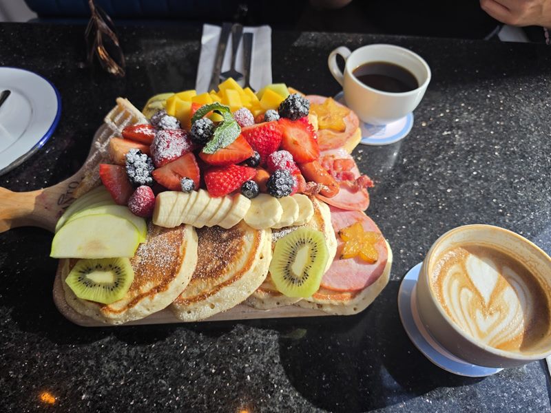 Santo Brunch food
